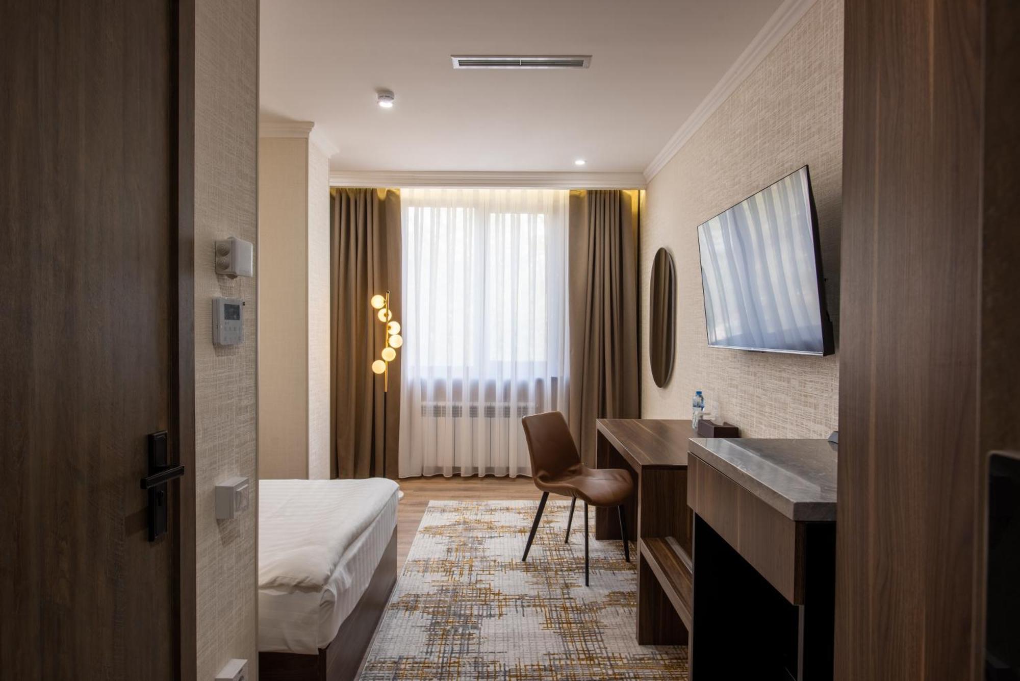 Silk Road Premium Hotel ทาชเคนต์ ภายนอก รูปภาพ